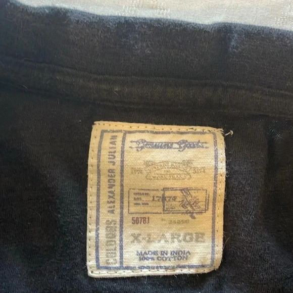 ALexander Julian Mens Colours  Black V-Neck‎ T Tee Shirt XL - Picture 2 of 4